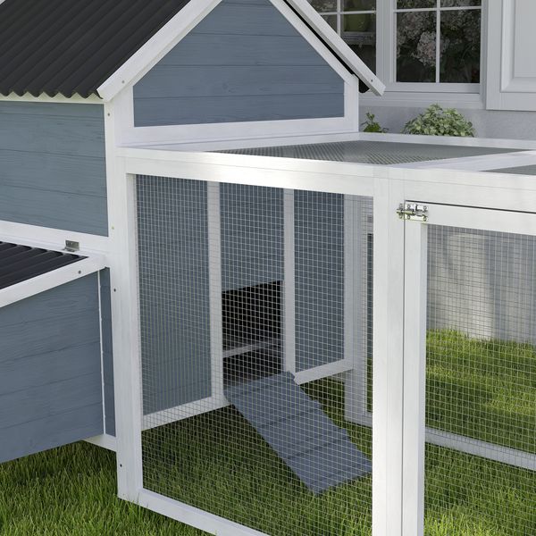 Heritage chicken coop with run for 10-15 hens hero view
