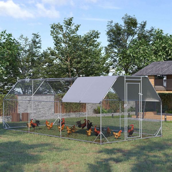 Trailhead walk-in chicken run for 15-18 hens hero view