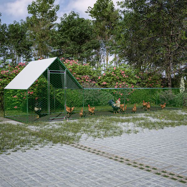 Ridgeline walk-in chicken run for 12-15 hens hero view