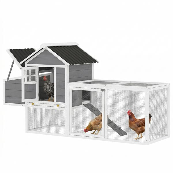Hatchling chicken coop with run for 2-3 hens hero view