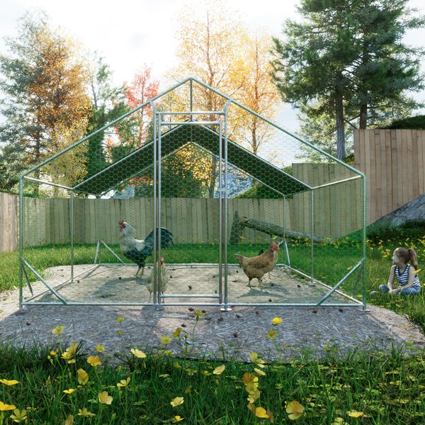 Northfield walk-in chicken run for 10-13 hens hero view