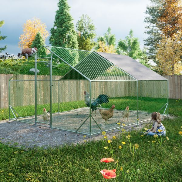 Northfield walk-in chicken run for 10-13 hens hero view